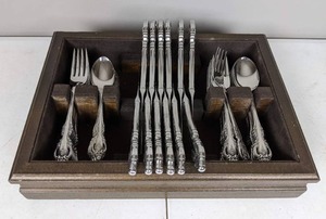 lot 44 image: Vintage Oneida Rose Collection 60 Piece Everyday Flatware, Service for 12