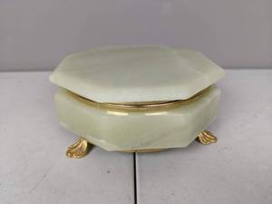 lot 85 image: Beautiful Vintage Rock Trinket Mirror Jewelry Box