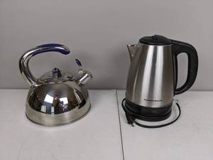 lot 86 image: Stainless Steel 2.9 Qt. Tea Pot and Electric Tea Kettle