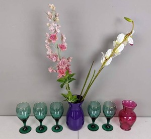 lot 30 image: Collection of (5) Vintage Libby Green Wine Glasses with Gold Rims and Pink and Purple Vases with Artificial Flower Stems