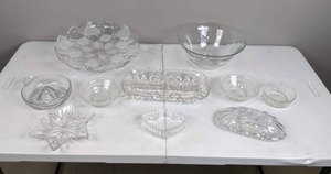 lot 100 image: Assortment of (10) Glass Pieces Bowls, Stand, Tray, Star and More