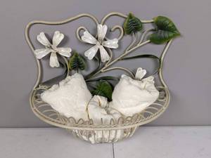 lot 115 image: Hanging Floral Bath Towel Basket with Hand Towels