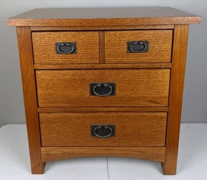 lot 22 image: Beautiful Vaughan Bassett 3-Drawer Night Stand