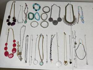 lot 123 image: Assortment of Costume Jewelry Necklaces and Bracelets