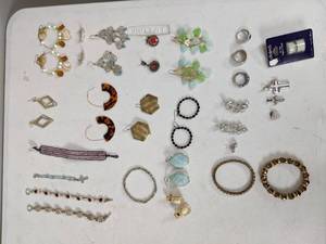 lot 127 image: Assortment of Costume Jewelry Bracelets and Earrings