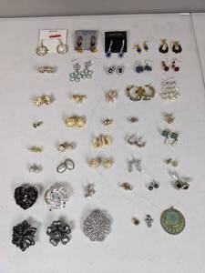 lot 131 image: Assortment of Costume Jewelry Earrings, Pedants and Brooches