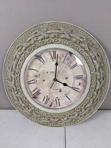 lot 157 image: Vintage 12-Inch Corinthian London Gold Wall Clock