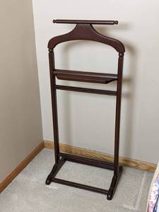 lot 162 image: Wooden Judson Valet Stand, Brown