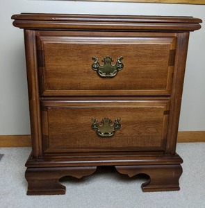 lot 179 image: Beautiful Wooden 2-Drawer Nightstand