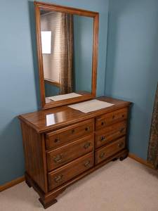 lot 173 image: Vintage Bassett 6-Drawer Solid Wood Double Dresser with Mirror