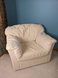 lot 191 image: Wide Cushion Accent Arm Chair, CreamBeige