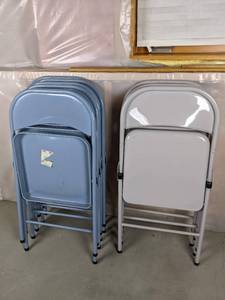 lot 188 image: Set of (8) Standard Metal Folding Chairs with Solid Seats