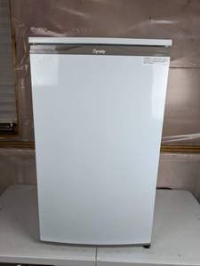 lot 200 image: Dynasty Mini Fridge, White