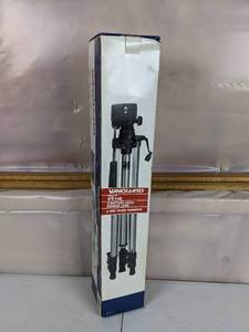 lot 204 image: Vanguard VT-118 Tripod
