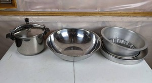 lot 205 image: Assortment of Kitchenware Pressure Cooker, Pans and Bowls