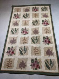 lot 207 image: Floral Area Rug, 60 x 90