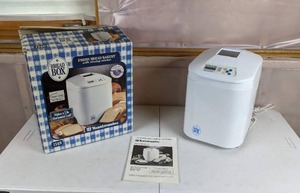 lot 212 image: Vintage Toastmaster 1148 Fast Bake 2-Pound Horizontal Bread Machine