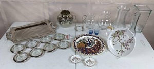 lot 216 image: Large Collection of Decorative Glass Vases, Plates and Platters Twin Bird and Handmade in Rhodes by Kinoys in 24K Gold