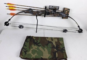 lot 18 image: Proline Force XL-11 Compound Bow with Quiver, 4 Arrows and Bag