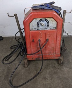 lot 5 image: Pwr-Kraft 180 AC Welder with Welding Gloves