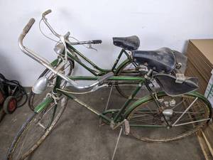 lot 15 image: Pair of Vintage Schwinn Suburban HisHers Bicycles