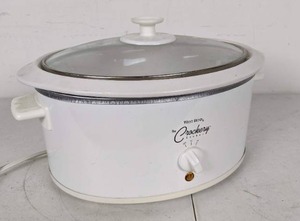 lot 74 image: West Bend The Crockery Cooker 3.5 Qt.