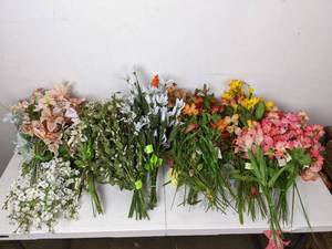 lot 111 image: Assortment of Beautiful Artificial Flower Stem Arrangements