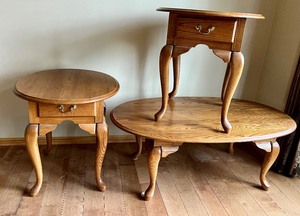 lot 15 image: Set of Three Coordinating Accent Tables Coffee Table and Two End Tables