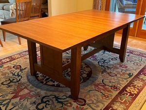 lot 2 image: Beautiful Dining Room Table and Chairs