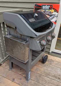 lot 52 image: Weber Spirit II Gas Grill