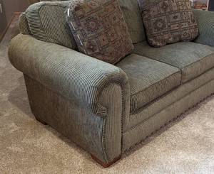 lot 57 image: Broyhill Loveseat