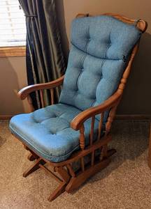lot 55 image: Lovely Wood RockingGlider Chair