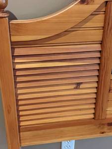 lot 70 image: Wooden Queen Headboard