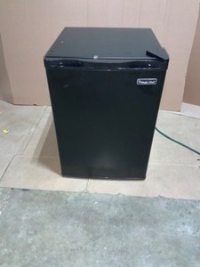 Magic Chef 2.6 cu. ft. Mini Fridge in Black, ENERGY STAR. See Pictures