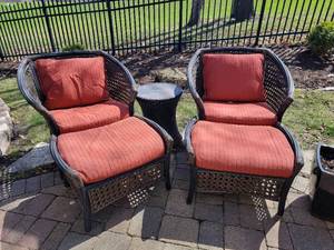 Comfortable Outdoor Seating for 2