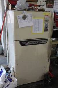 lot 704 image: Frigidaire FRT20PRAD0 Refrigerator Freezer