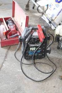 lot 706 image: Cen-Tech Boost Pack Jump Starter 900 Amp