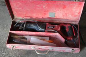 lot 708 image: Skil 9216 Reciprocating Saw, Metal Case
