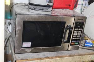lot 705 image: Panasonic Household Microwave Oven