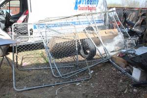 lot 721 image: Lot of (4) Chain Link Dog Kennel Sections