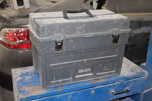 lot 610 image: Plano 21 Plastic Tackle Box