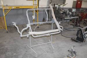 lot 621 image: Adjustable Workstation