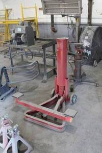 lot 628 image: Torin Big Red Jacks Air Dual Lift Jack