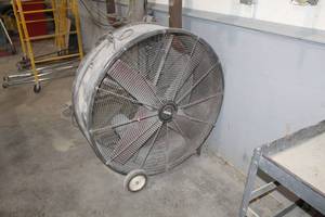 lot 632 image: Triangle Engineering Heat Buster 12 hp Industrial Wheeled Floor Fan