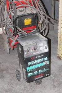 lot 639 image: Schumacher SE 4022 Battery Charger 20040102-Amp