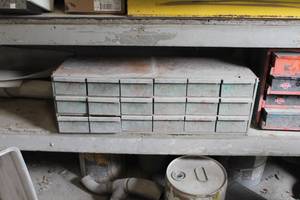 lot 646 image: Parts Organizer Cabinet 18-drawer, Hardware