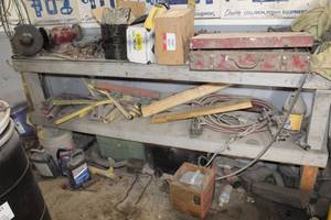 lot 672 image: Wood Work Bench