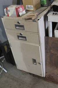lot 684 image: Metal Storage Cabinet