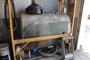 lot 692 image: Used Oil Container