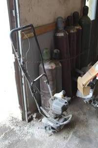 lot 695 image: Craftsman Gas 4-Cycle Mini TillerEdger